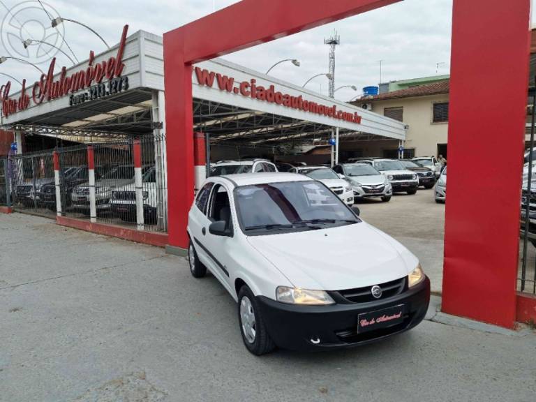 CHEVROLET - CELTA 1.0 MPFI LIFE 8V FLEX 2P MANUAL - 2005/2006 - BRANCA - R$ 18.990,00