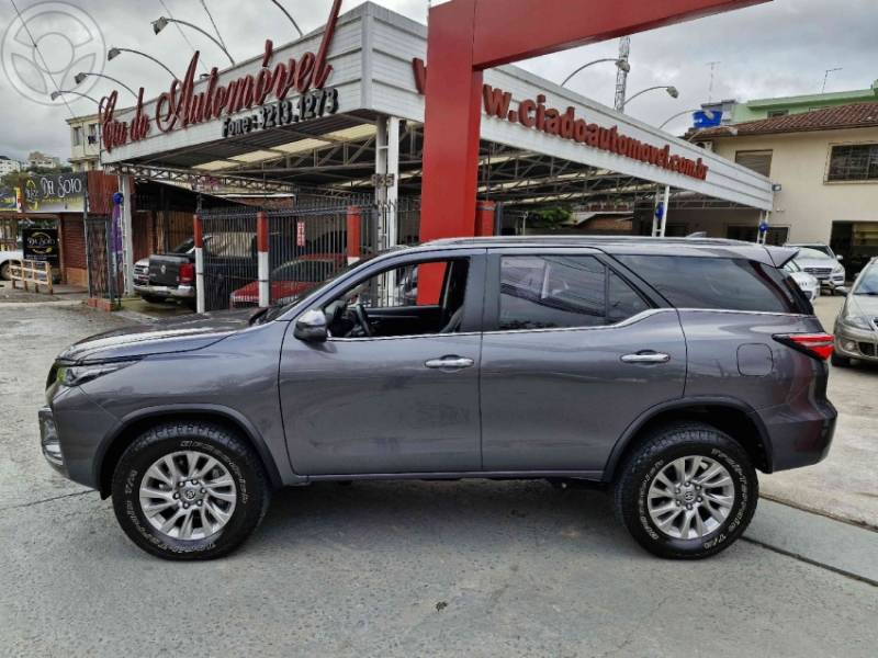 TOYOTA - HILUX SW4 2.8 SRX 4X4 16V TURBO INTERCOOLER DIESEL 4P AUTOMÁTICO - 2021/2022 - CINZA - R$ 299.900,00