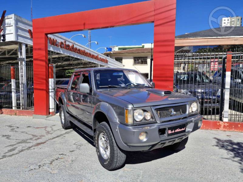 MITSUBISHI - L200 2.5 GLS HPE 4X4 CD 8V TURBO DIESEL 4P MANUAL - 2002/2003 - CINZA - R$ 54.900,00