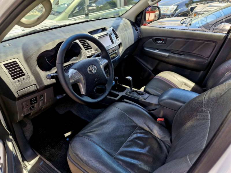 TOYOTA - HILUX 3.0 SRV TOP 4X4 CD 16V TURBO INTERCOOLER DIESEL 4P AUTOMÁTICO - 2014/2015 - BRANCA - R$ 149.000,00