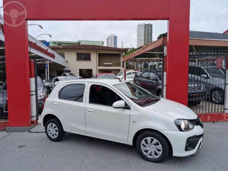 TOYOTA - ETIOS 1.3 X 16V FLEX 4P AUTOMÁTICO - 2018/2019 - BRANCA - R$ 63.900,00