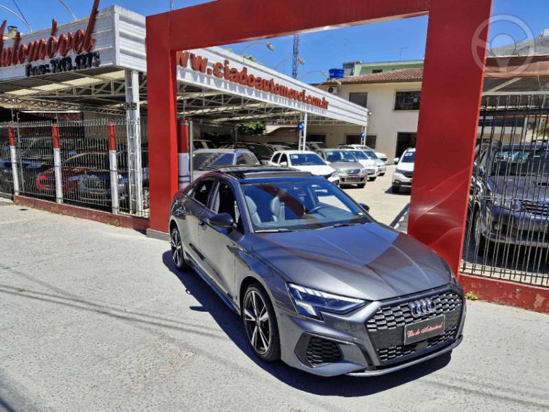 AUDI - A3 2.0 TFSI PERFORMANCE BLACK SEDAN 4P AUTOMÁTICA - 2022/2023 - CINZA - R$ 209.000,00