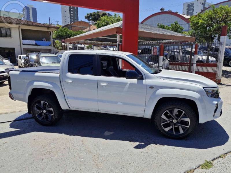 VOLKSWAGEN - AMAROK 3.0 V6 TDI HIGHLINE CD DIESEL 4MOTION AUTOMÁTICO - 2024/2025 - BRANCA - R$ 290.000,00