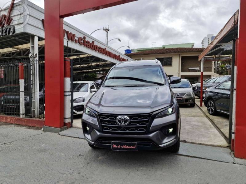 TOYOTA - HILUX SW4 2.8 SRX 4X4 16V TURBO INTERCOOLER DIESEL 4P AUTOMÁTICO - 2021/2022 - CINZA - R$ 299.900,00