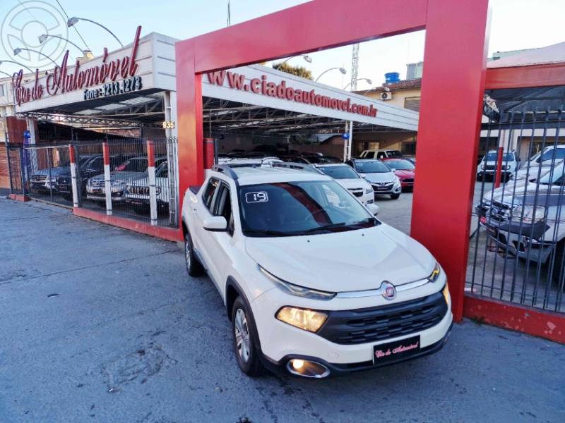 FIAT - TORO 1.8 16V EVO FLEX FREEDOM AUTOMÁTICO - 2018/2019 - BRANCA - R$ 89.000,00