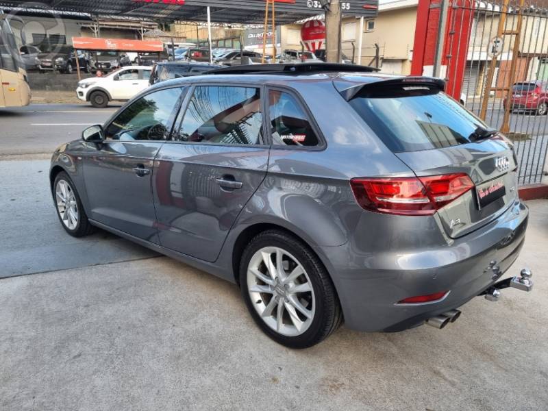 AUDI - A3 1.4 TFSI SPORTBACK AMBIENTE 16V 4P S-TRONIC - 2017/2018 - CINZA - R$ 105.900,00