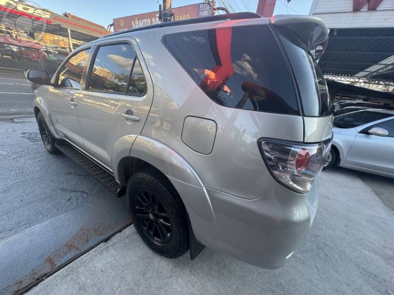 TOYOTA - HILUX SW4 3.0 SRV 4X4 16V TURBO INTERCOOLER DIESEL 4P AUTOMÁTICO - 2012/2013 - CHAMPAGNE - R$ 139.000,00