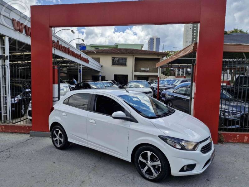 CHEVROLET - ONIX 1.4 MPFI LTZ 8V FLEX 4P MANUAL - 2018/2018 - BRANCA - R$ 67.900,00