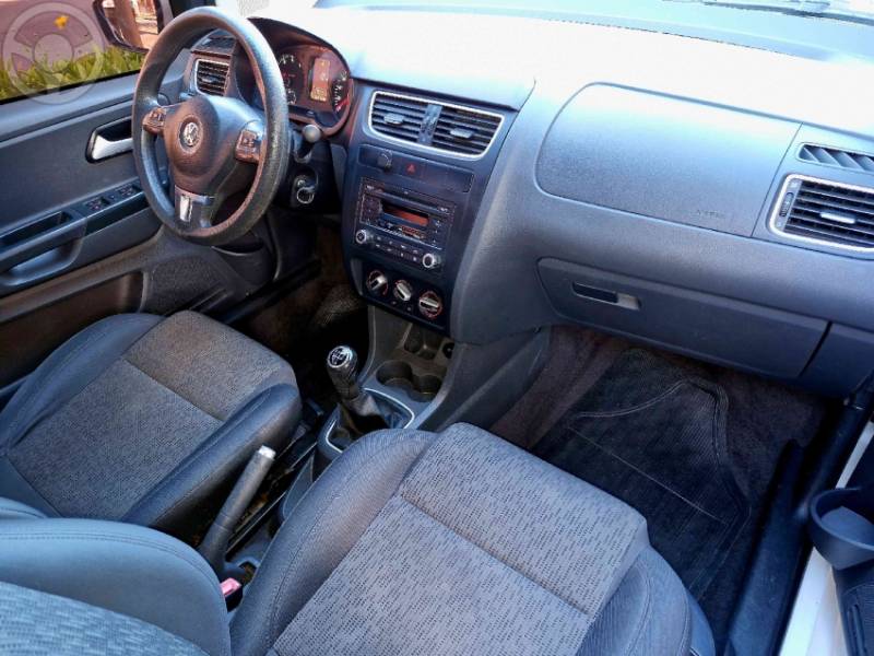 VOLKSWAGEN - FOX 1.0 MI TREND 8V FLEX 4P MANUAL - 2012/2013 - BRANCA - R$ 37.900,00