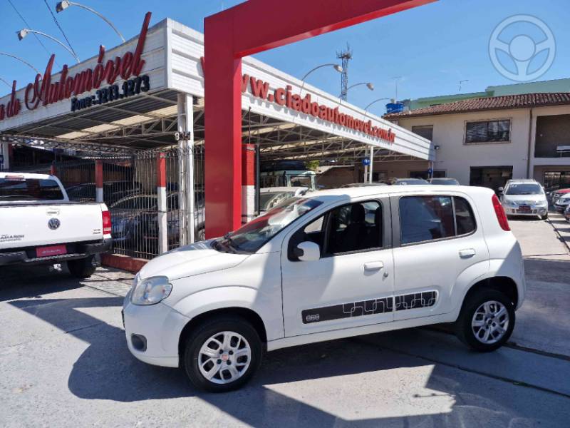 FIAT - UNO 1.0 EVO VIVACE 8V FLEX 4P MANUAL - 2013/2014 - BRANCA - R$ 31.990,00