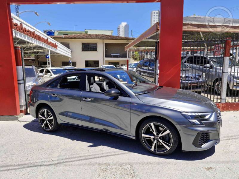AUDI - A3 2.0 TFSI PERFORMANCE BLACK SEDAN 4P AUTOMÁTICA - 2022/2023 - CINZA - R$ 199.000,00