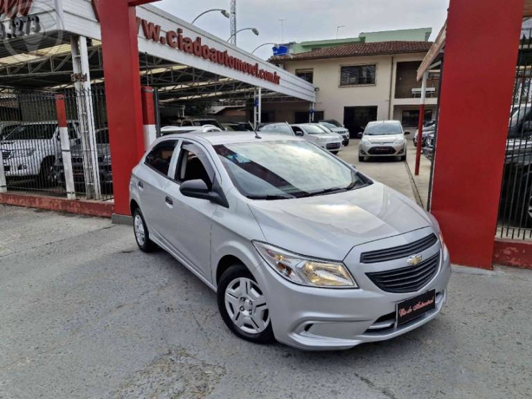 CHEVROLET - ONIX 1.0 MPFI JOY 8V FLEX 4P MANUAL - 2017/2018 - PRATA - R$ 46.900,00