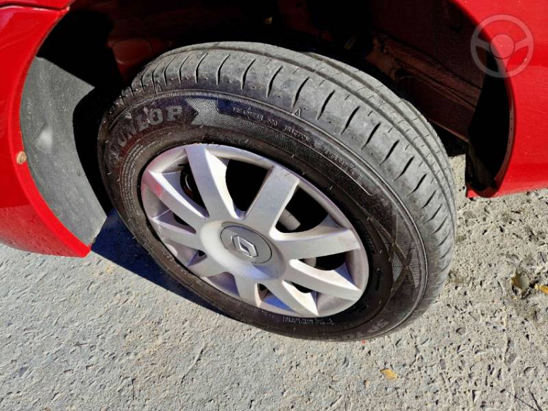 RENAULT - CLIO 1.0 CAMPUS 16V FLEX 4P MANUAL - 2012/2012 - VERMELHA - R$ 23.900,00