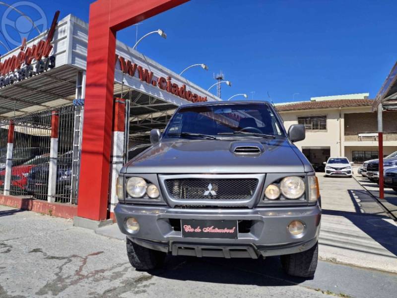 MITSUBISHI - L200 2.5 GLS HPE 4X4 CD 8V TURBO DIESEL 4P MANUAL - 2002/2003 - CINZA - R$ 59.000,00