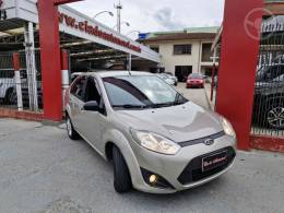 FORD - FIESTA 1.6 ROCAM SEDAN 8V FLEX 4P MANUAL - 2014/2014 - PRATA - R$ 34.900,00