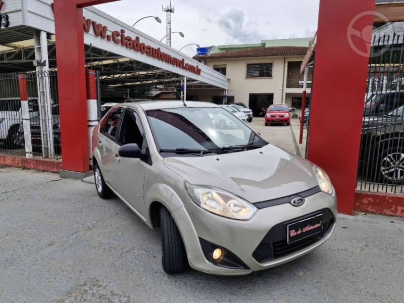 FORD - FIESTA 1.6 ROCAM SEDAN 8V FLEX 4P MANUAL - 2014/2014 - PRATA - R$ 34.900,00