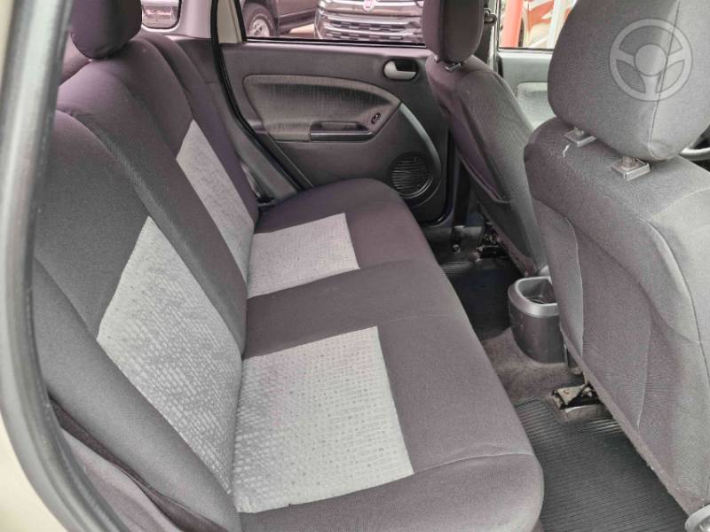 FORD - FIESTA 1.6 ROCAM SEDAN 8V FLEX 4P MANUAL - 2014/2014 - PRATA - R$ 34.900,00