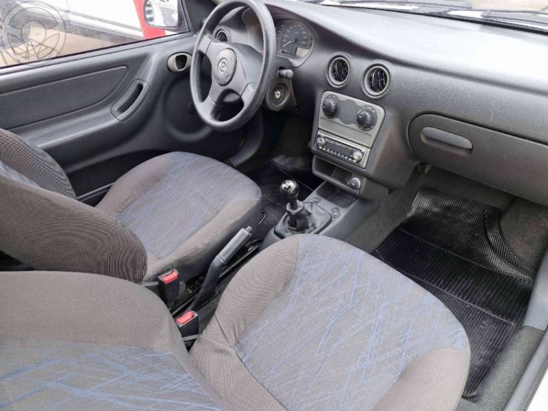CHEVROLET - CELTA 1.0 MPFI LIFE 8V FLEX 2P MANUAL - 2005/2006 - BRANCA - R$ 18.990,00