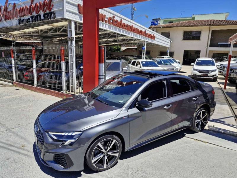 AUDI - A3 2.0 TFSI PERFORMANCE BLACK SEDAN 4P AUTOMÁTICA - 2022/2023 - CINZA - R$ 225.000,00
