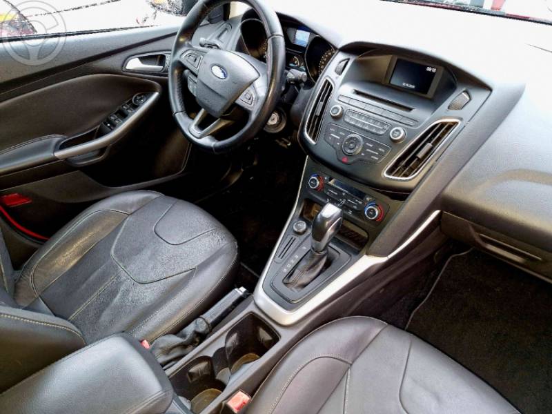 FORD - FOCUS 2.0 SE PLUS 16V FLEX 4P AUTOMÁTICO - 2015/2016 - VERMELHA - R$ 59.800,00