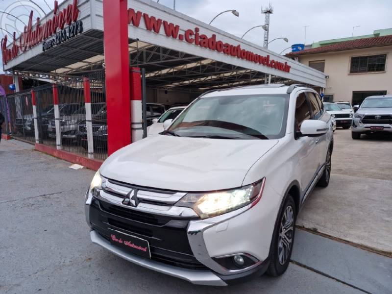 MITSUBISHI - OUTLANDER 2.2 4X4 16V DIESEL 4P AUTOMÁTICO - 2017/2018 - BRANCA - R$ 109.000,00