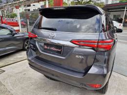 TOYOTA - HILUX SW4 2.8 SRX 4X4 16V TURBO INTERCOOLER DIESEL 4P AUTOMÁTICO - 2021/2022 - CINZA - R$ 309.000,00