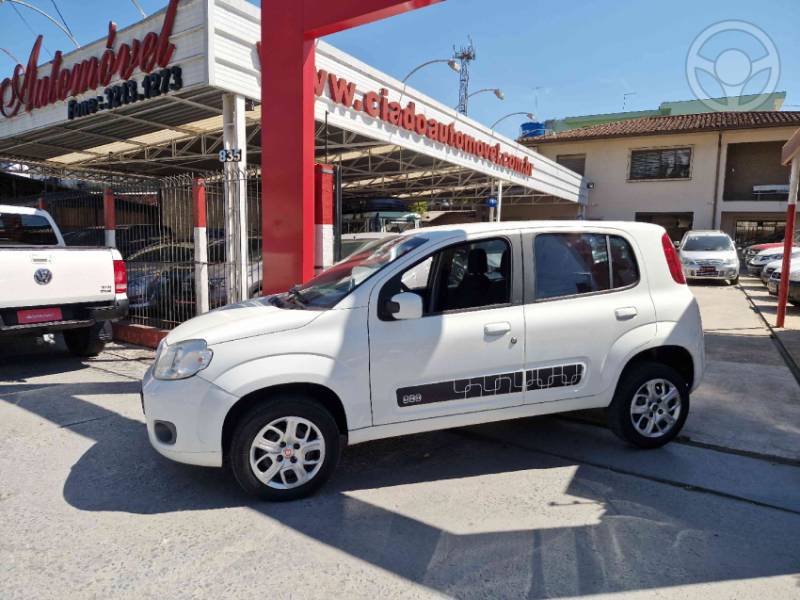 FIAT - UNO 1.0 EVO VIVACE 8V FLEX 4P MANUAL - 2013/2014 - BRANCA - R$ 31.990,00