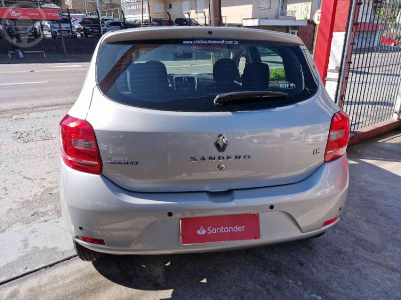 RENAULT - SANDERO 1.6 EXPRESSION 8V FLEX 4P MANUAL - 2015/2016 - PRATA - R$ 41.900,00