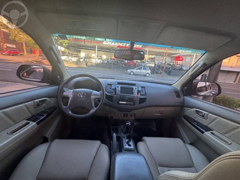 TOYOTA - HILUX SW4 3.0 SRV 4X4 16V TURBO INTERCOOLER DIESEL 4P AUTOMÁTICO - 2012/2013 - CHAMPAGNE - R$ 139.000,00