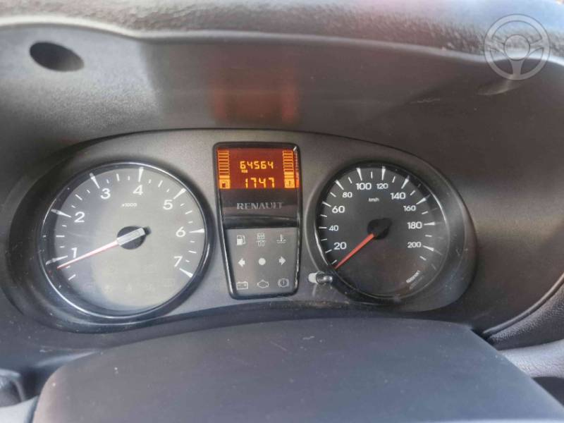 RENAULT - CLIO 1.0 CAMPUS 16V FLEX 4P MANUAL - 2012/2012 - VERMELHA - R$ 23.900,00