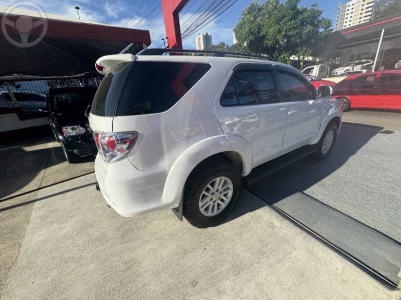 TOYOTA - HILUX SW4 3.0 SRV 4X4 16V TURBO INTERCOOLER DIESEL 4P AUTOMÁTICO - 2013/2013 - BRANCA - R$ 139.000,00