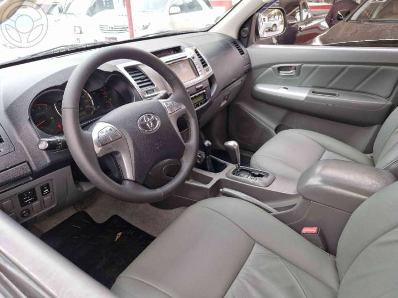 TOYOTA - HILUX 3.0 SRV 4X4 CD 16V TURBO INTERCOOLER DIESEL 4P AUTOMÁTICO - 2015/2015 - PRATA - R$ 143.000,00