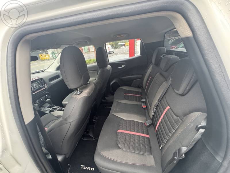 FIAT - TORO 1.8 16V EVO FLEX FREEDOM AUTOMÁTICO - 2018/2019 - BRANCA - R$ 89.000,00