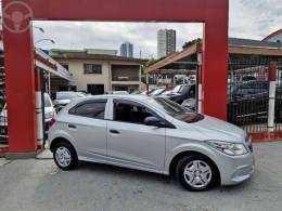 CHEVROLET - ONIX 1.0 MPFI JOY 8V FLEX 4P MANUAL - 2017/2018 - PRATA - R$ 46.900,00