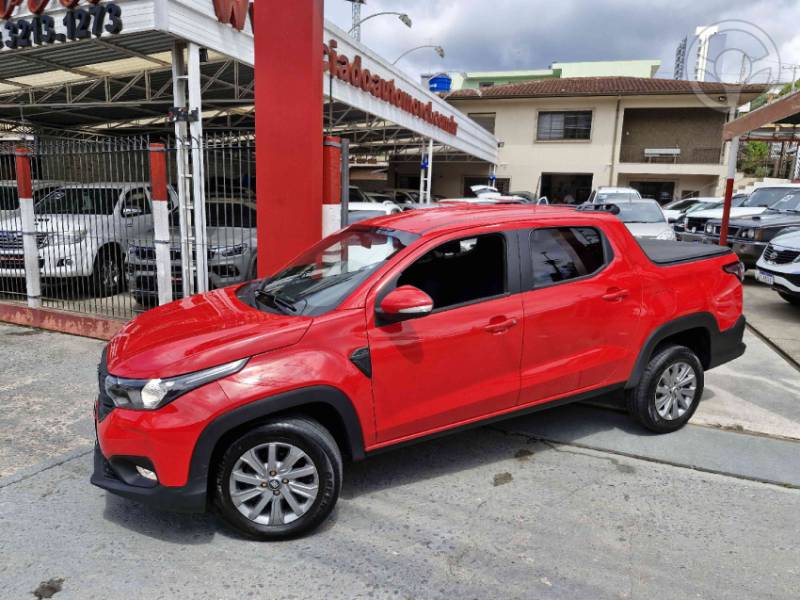 FIAT - STRADA - 2021/2022 - VERMELHA - R$ 92.000,00